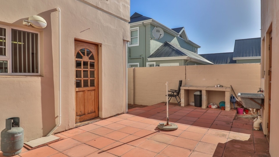 5 Bedroom Property for Sale in Sandbaai Western Cape